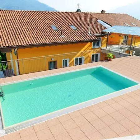 View In Vercana, Shared Pool Apartmán *