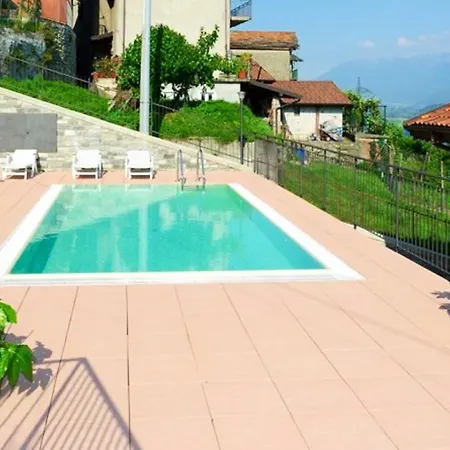 View In Vercana, Shared Pool Apartmán *
