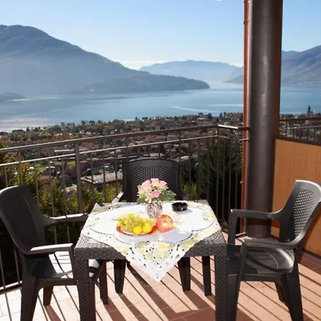 View In Vercana, Shared Pool Appartement Vercana