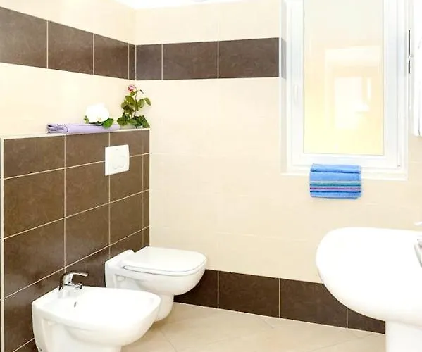 View In Vercana, Shared Pool דירה